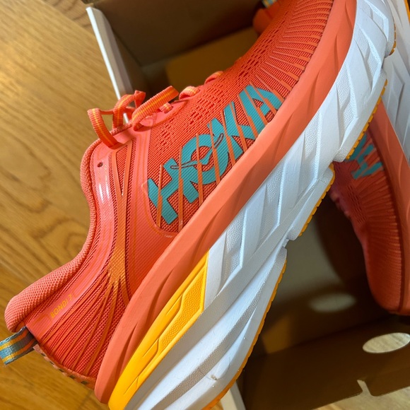 Hoka Shoes - Women’s Hoka Bondi 7, size 9.5, NWT